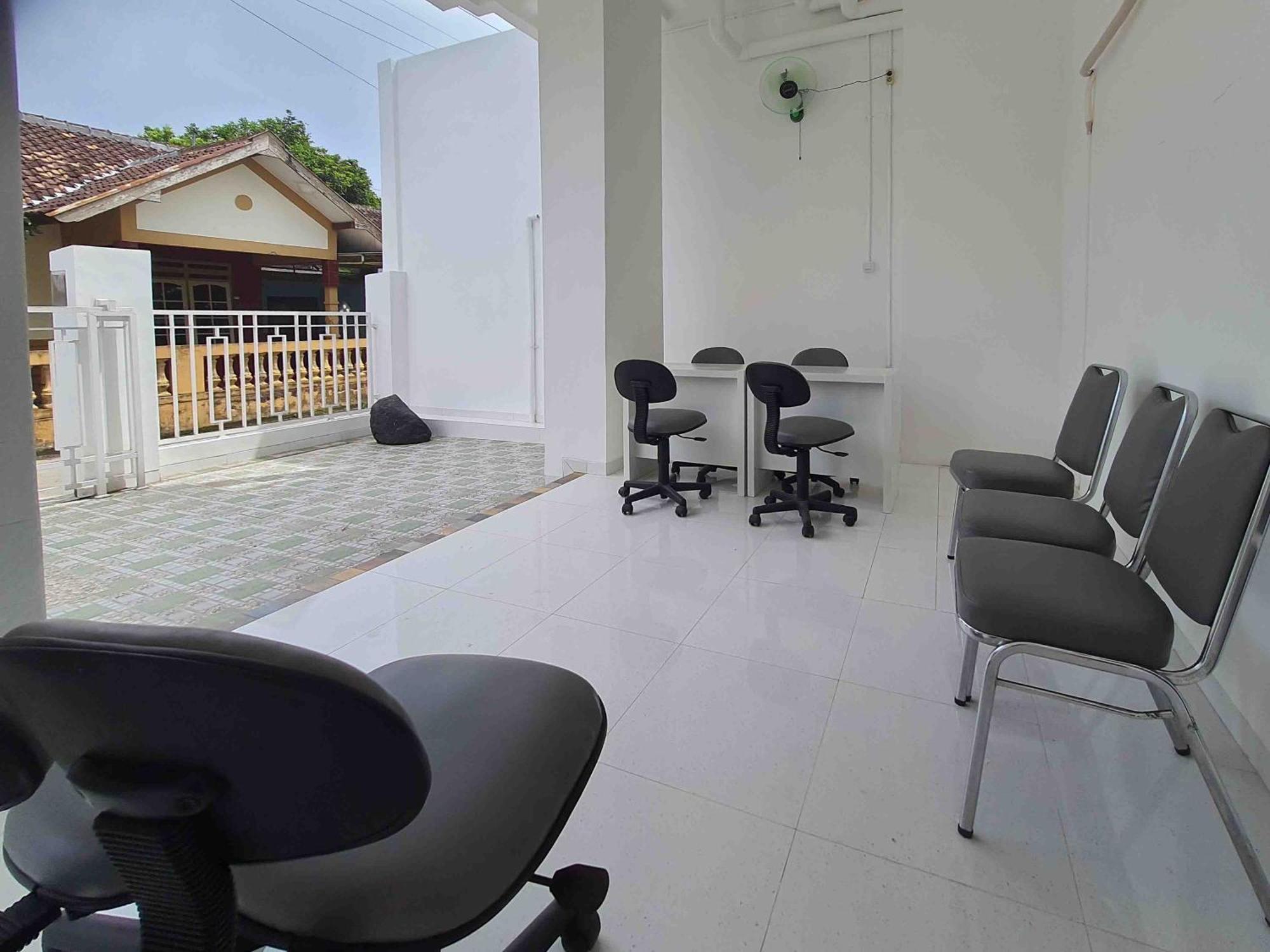 فندق Reddoorz Syariah At Jalan Godean Ngabean المظهر الخارجي الصورة