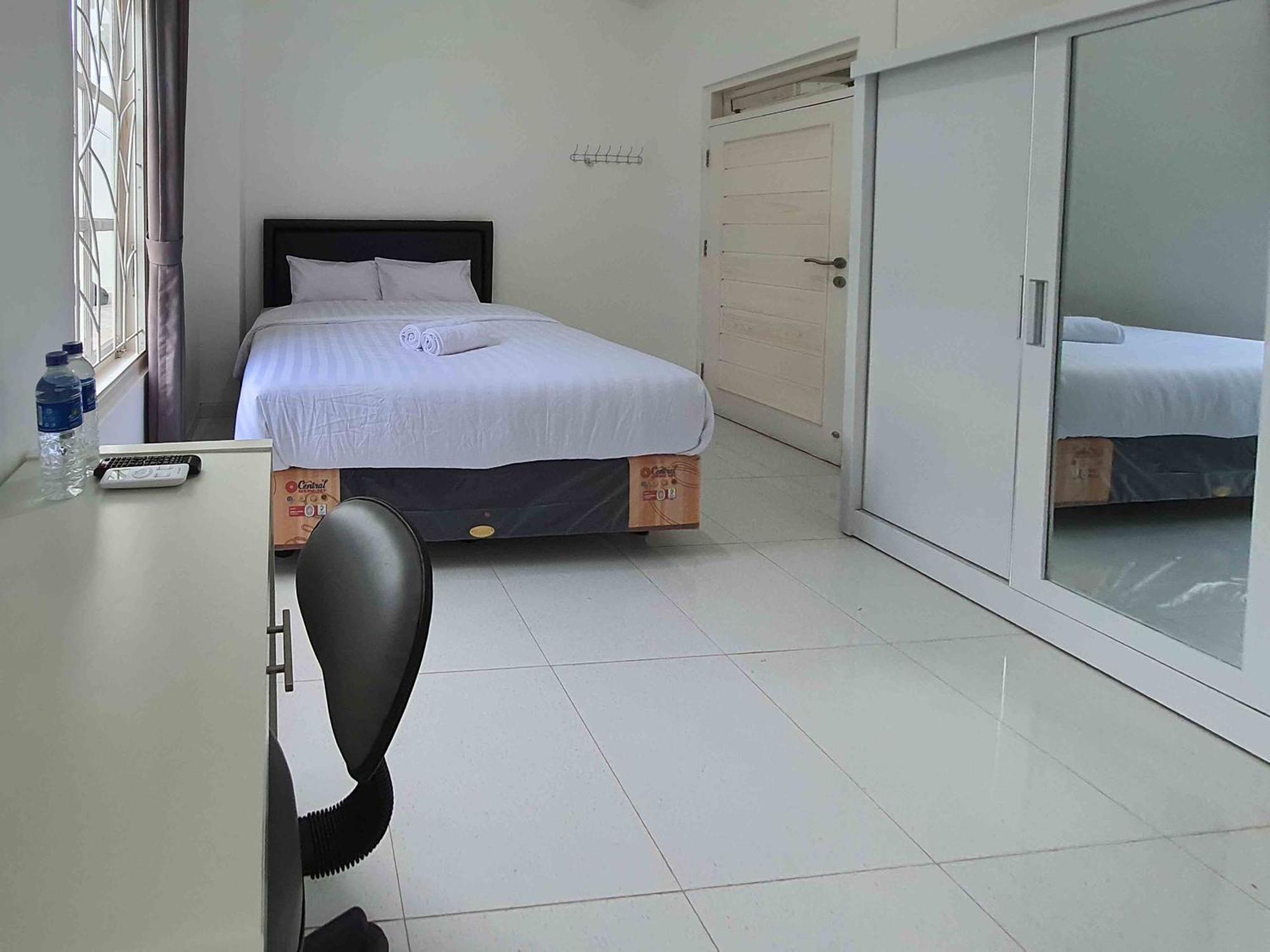 فندق Reddoorz Syariah At Jalan Godean Ngabean المظهر الخارجي الصورة
