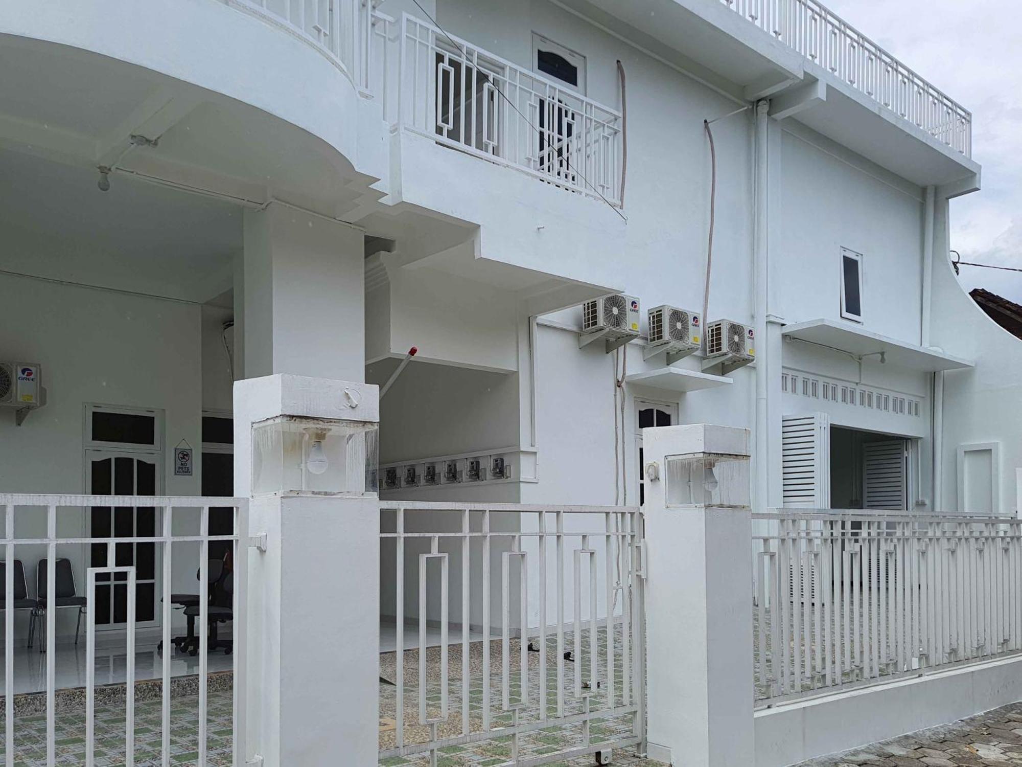 فندق Reddoorz Syariah At Jalan Godean Ngabean المظهر الخارجي الصورة