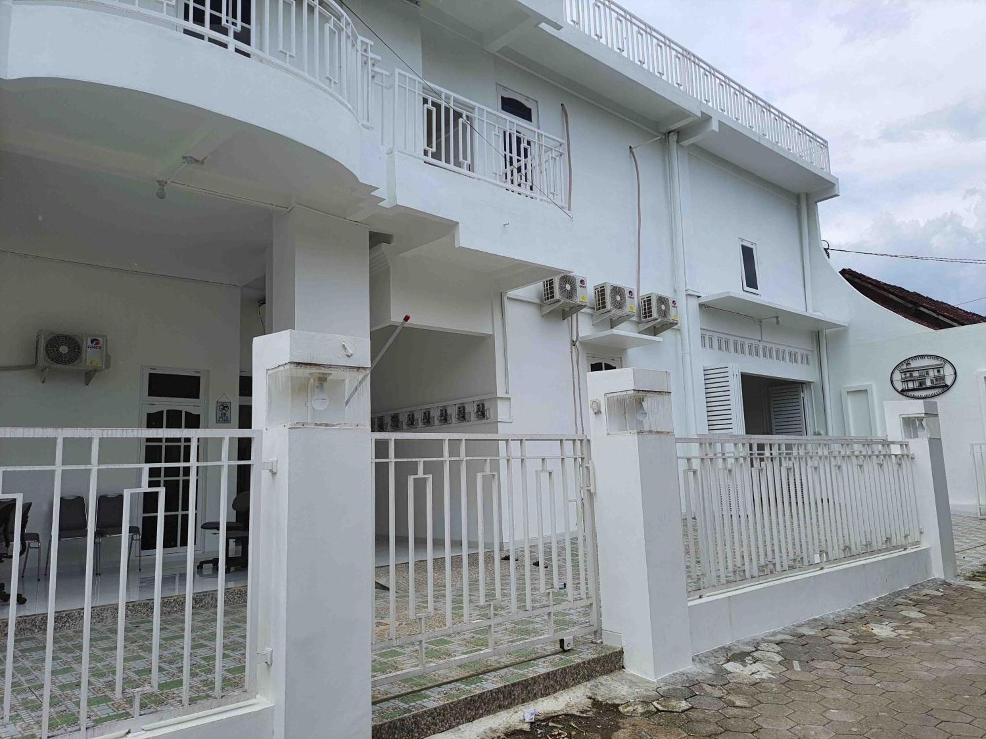 فندق Reddoorz Syariah At Jalan Godean Ngabean المظهر الخارجي الصورة